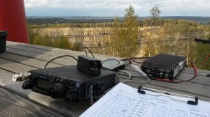 Vor der Kulisse des Steinbruchs